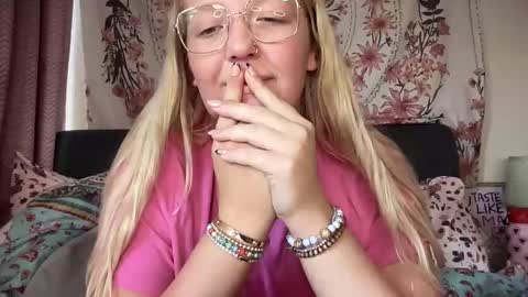 Snapshot of barbiegirl966 chatting on 5, 10, 2025 barbiegirl966 online show from 5, 10, 2025