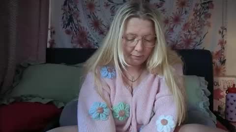 barbiegirl966 online show from 14, 4, 2026