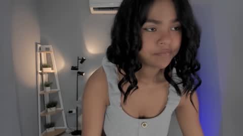 Snapshot of barbra_smith chatting on 25, 1, 2025 Luna online show from 25, 1, 2025