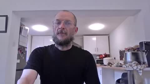 Snapshot of basiccamguy chatting on 14, 10, 2025 basiccamguy online show from 14, 10, 2025