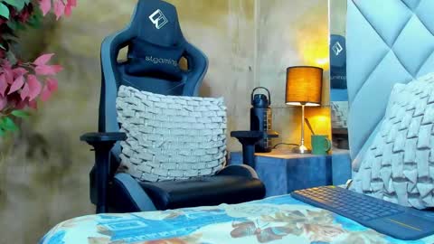 Bastian Independent Model online show from 24, 9, 2025