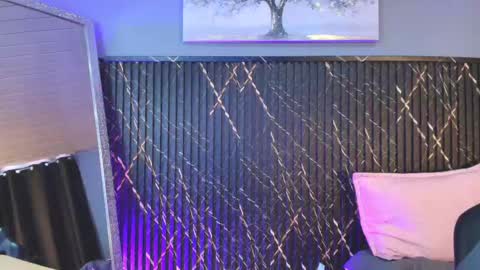    online show from 28, 9, 2025