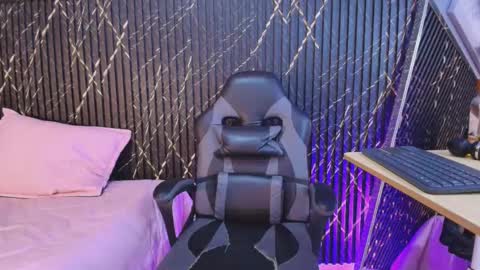    online show from 7, 10, 2025