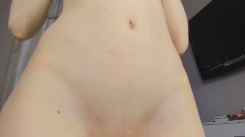 Snapshot of bb_lourels_ chatting on 31, 12, 2024 Lourel I will be here on and online show from 31, 12, 2024