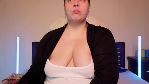 Love online show from 5, 12, 2025