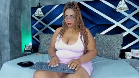 Bbwlatina01 online show from 5, 8, 2026