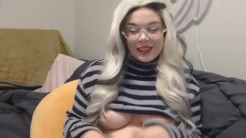 Snapshot of bbycheshire chatting on 8, 11, 2025 bbycheshire online show from 8, 11, 2025