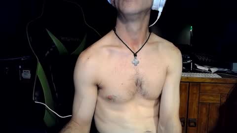 bchillin28 online show from 25, 11, 2025