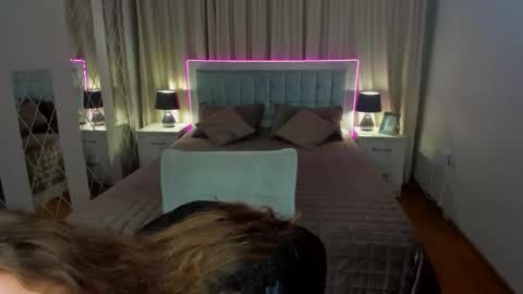 Snapshot of beatricewild chatting on 16, 11, 2025 BeatriceWild online show from 16, 11, 2025