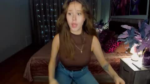 Snapshot of beatricewild chatting on 4, 12, 2025 BeatriceWild online show from 4, 12, 2025