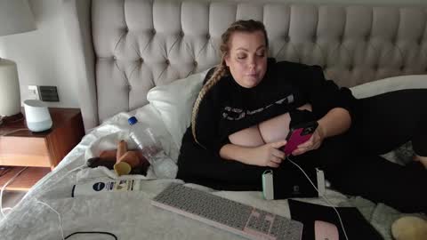 Snapshot of beauty4agent chatting on 6, 12, 2024 beauty4agent online show from 6, 12, 2024