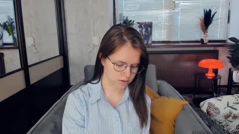 Nicole online show from 6, 2, 2025