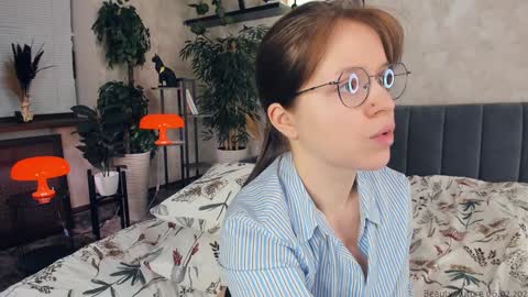 Nicole online show from 6, 2, 2025