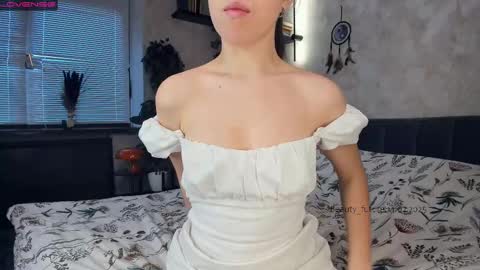 Nicole online show from 14, 2, 2025