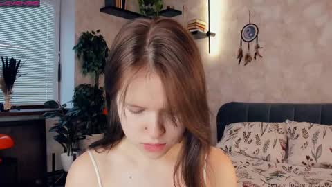 Nicole online show from 16, 2, 2025