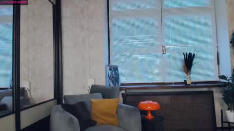 Nicole online show from 20, 2, 2025