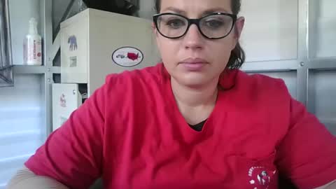 Snapshot of beccabee37 chatting on 9, 2, 2026 beccabee37 online show from 9, 2, 2026