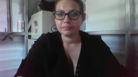 Snapshot of beccabee37 chatting on 16, 2, 2026 beccabee37 online show from 16, 2, 2026