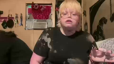 Snapshot of beccagreene9151514 chatting on 12, 10, 2025 JohnJaneQPublic online show from 12, 10, 2025