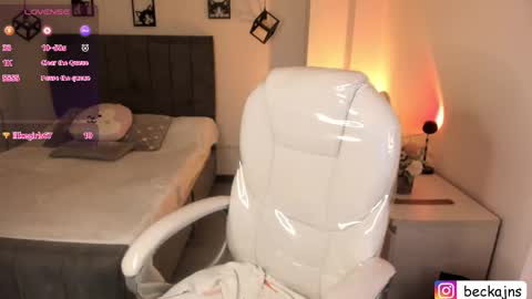 Snapshot of beck__jones chatting on 16, 9, 2025 Marzhie online show from 16, 9, 2025