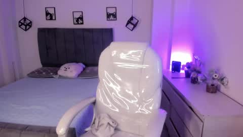 Snapshot of beck__jones chatting on 21, 10, 2025 Marzhie online show from 21, 10, 2025