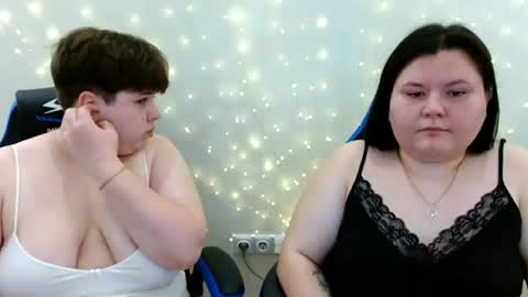 Snapshot of beckyandellen chatting on 12, 7, 2026 BeckyAndEllen online show from 12, 7, 2026