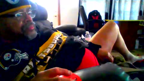 Snapshot of beef69dog chatting on 11, 5, 2026 BEEF69DOG online show from 11, 5, 2026