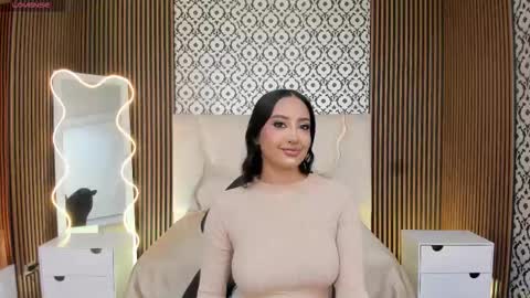 Snapshot of beella_tay1 chatting on 15, 11, 2025 BELLA online show from 15, 11, 2025