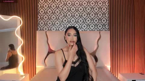 Snapshot of beella_tay1 chatting on 15, 12, 2025 BELLA online show from 15, 12, 2025