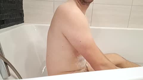 beenee3 online show from 17, 2, 2025