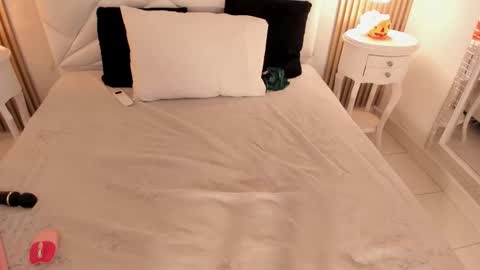 Snapshot of belacampbell chatting on 15, 10, 2025 Bela online show from 15, 10, 2025