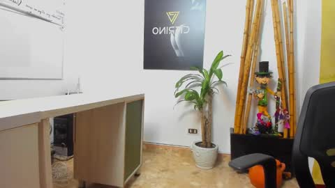 independent model online show from 3, 12, 2024