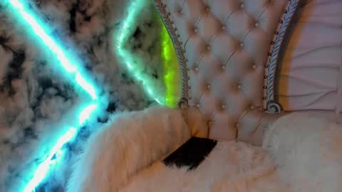 independent model online show from 10, 12, 2024