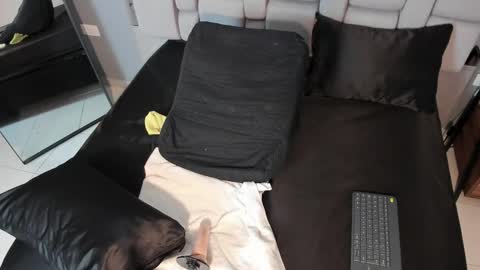 Snapshot of belanny_ chatting on 14, 12, 2025 Bella online show from 14, 12, 2025