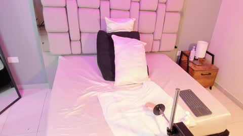 Snapshot of belanny_ chatting on 15, 12, 2025 Bella online show from 15, 12, 2025