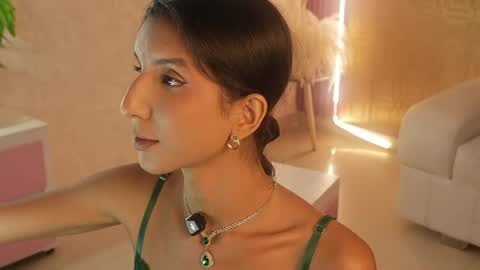 bella19   online show from 6, 5, 2026