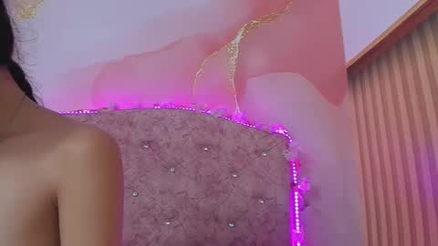 Snapshot of bella__sweets chatting on 25, 11, 2025 Melanie online show from 25, 11, 2025