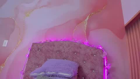 Snapshot of bella__sweets chatting on 26, 11, 2025 Melanie online show from 26, 11, 2025