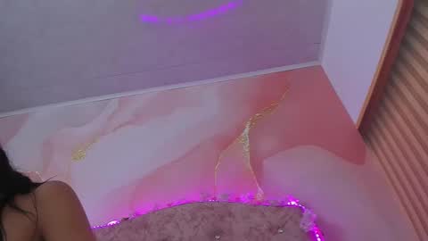 Snapshot of bella__sweets chatting on 1, 12, 2025 Melanie online show from 1, 12, 2025