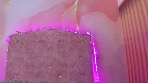 Snapshot of bella__sweets chatting on 19, 12, 2025 Melanie online show from 19, 12, 2025