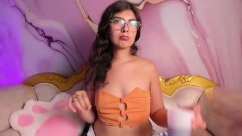 Snapshot of bella_cuttee chatting on 31, 7, 2026 B E L L A online show from 31, 7, 2026