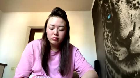 Hanna here Welcome  online show from 17, 5, 2026
