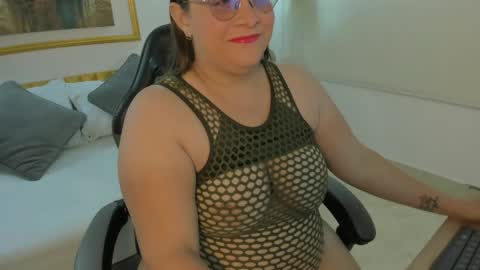 B E L L A online show from 15, 4, 2026