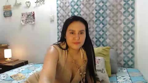 bella_florx online show from 11, 11, 2025