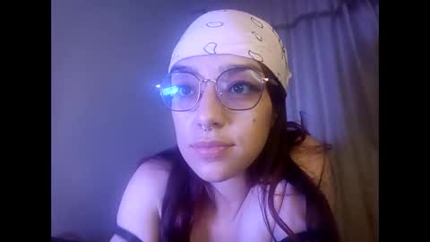 Snapshot of bella_mc chatting on 25, 11, 2025 bella_mc online show from 25, 11, 2025