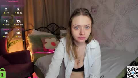 Snapshot of bella_ramsi chatting on 22, 12, 2025 Linda Bella online show from 22, 12, 2025