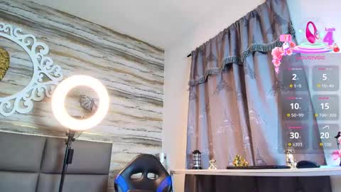 Snapshot of bella_salvatore chatting on 12, 9, 2025     online show from 12, 9, 2025