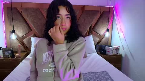 Snapshot of bella_swwan_ chatting on 29, 4, 2026 Bella Swwan online show from 29, 4, 2026
