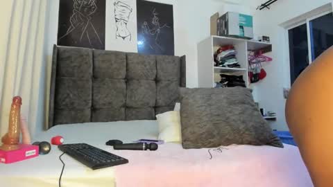 Snapshot of bella_thequeen chatting on 28, 2, 2026 Bella sweetpea online show from 28, 2, 2026