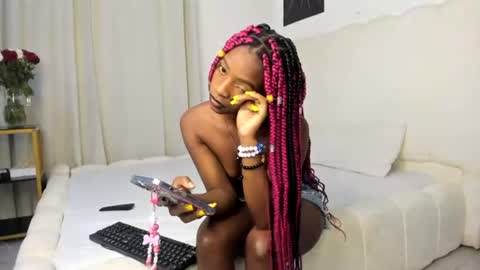 Snapshot of bella_thequeen chatting on 26, 6, 2026 Bella sweetpea online show from 26, 6, 2026